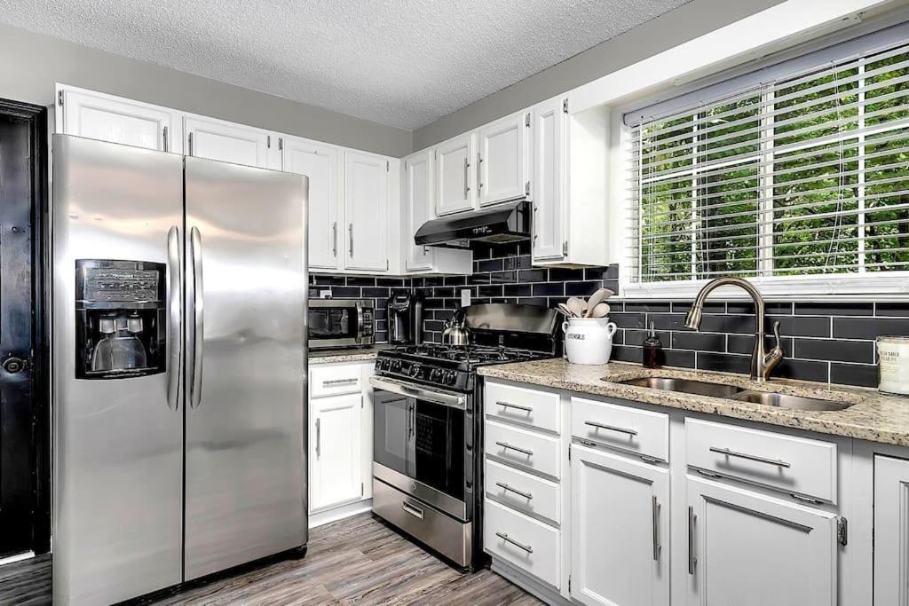 Good Karma Rentals - Renovated Ksu House Next To Interstate 75 Quiet Nhood Tm Kennesaw Extérieur photo